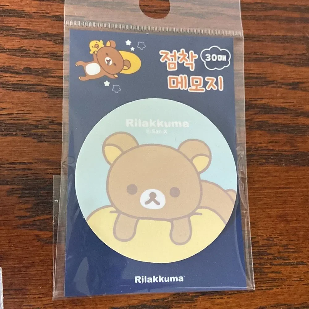 Sticky notes 2 pens 2 pins 1 small pouch